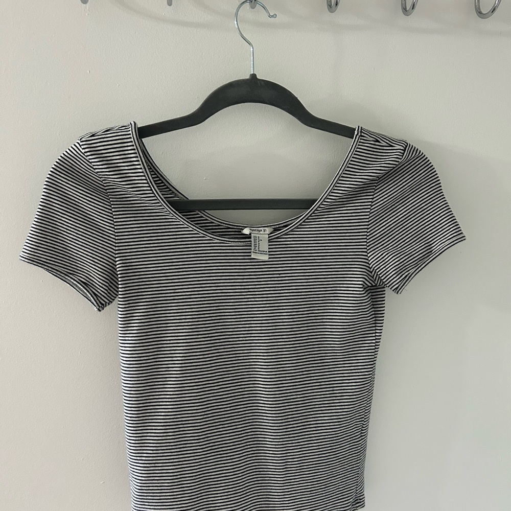 Forever 21 Black and White Striped Short Sleeve Top